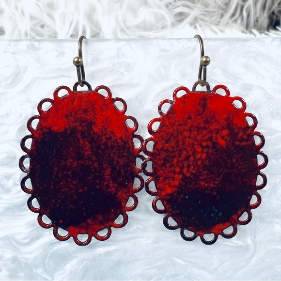 Vintage red and black bohemian chic costume pierced earrings - Picture 3 of 8